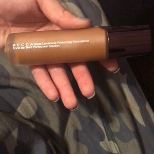Becca cosmetics aqua luminous perfecting found